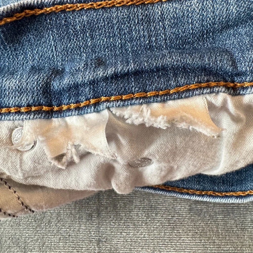 Levis mid length